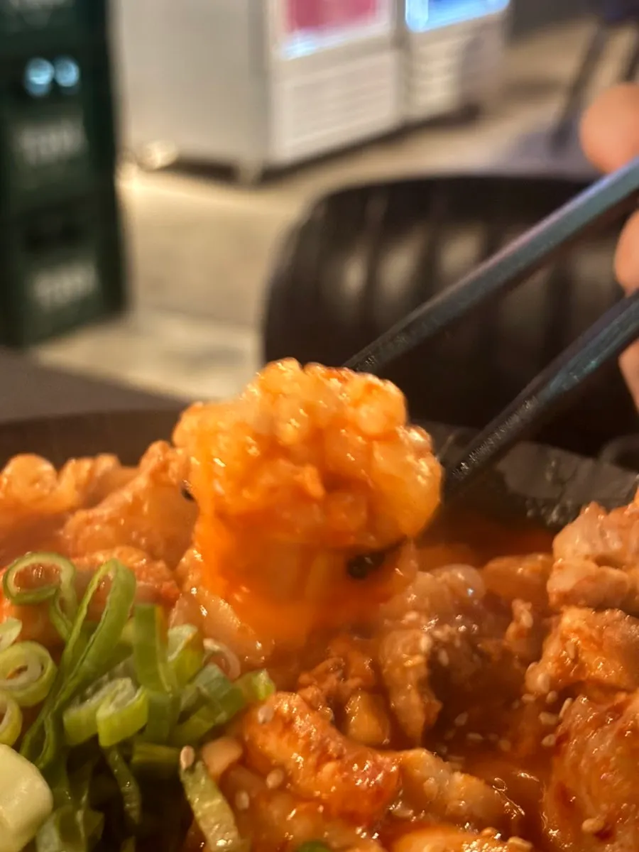 Beef intestine and chicken in kimchi daedoritang