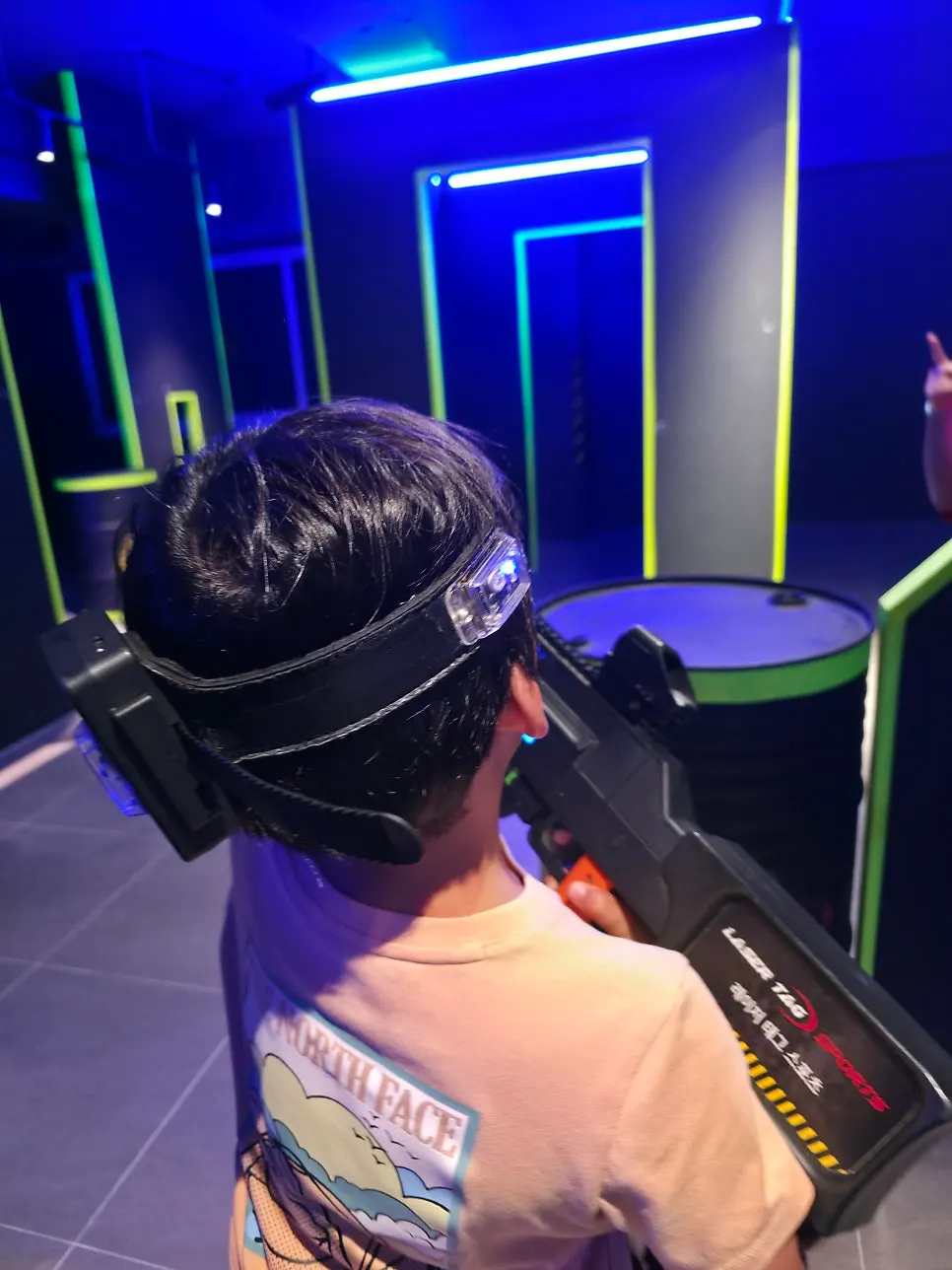 Aiming at the opposing team during the survival match