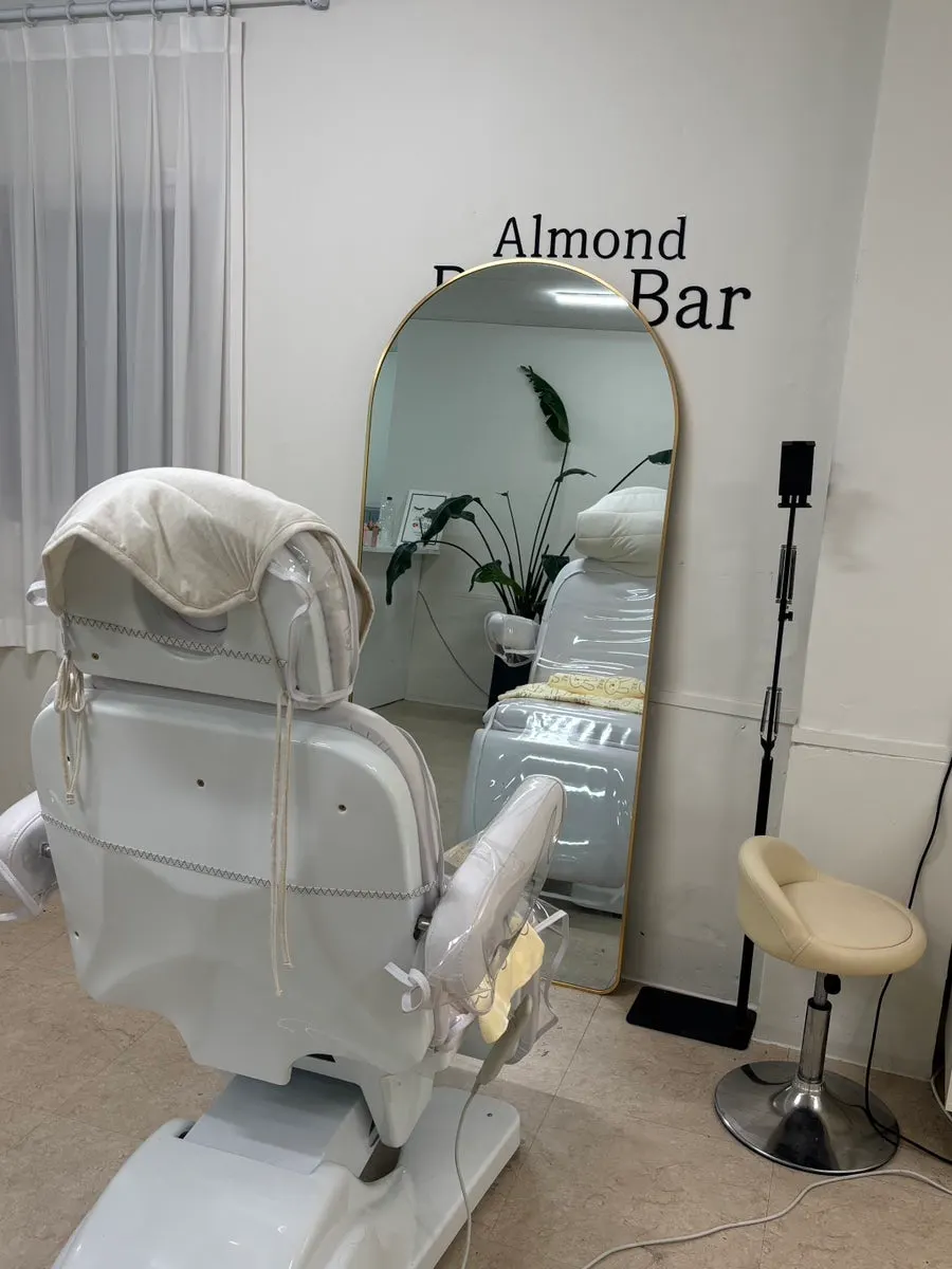 Neatly arranged lash treatment area