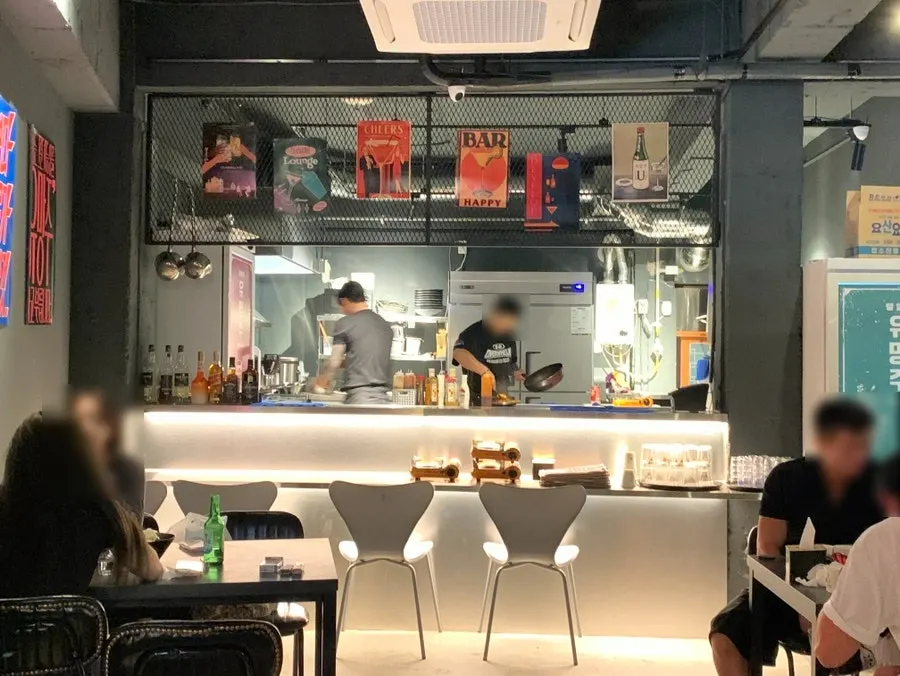 Interior seating area of Yuumangju Seomyeon Branch
