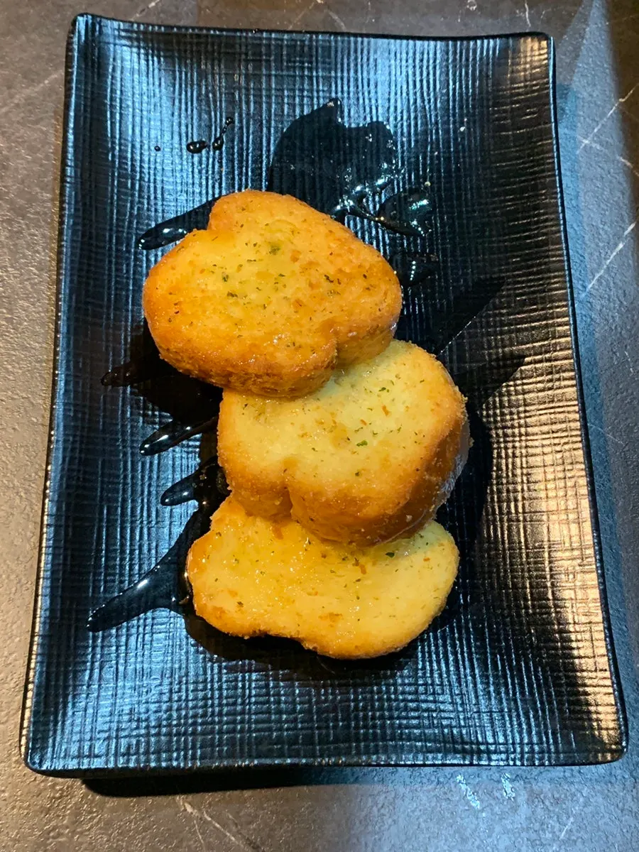 Basic side dish of honey garlic baguette