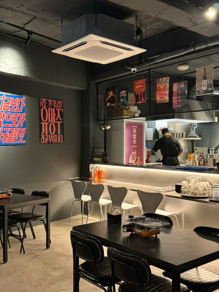 Seating in the black-toned interior of Yuumangju Seomyeon Branch