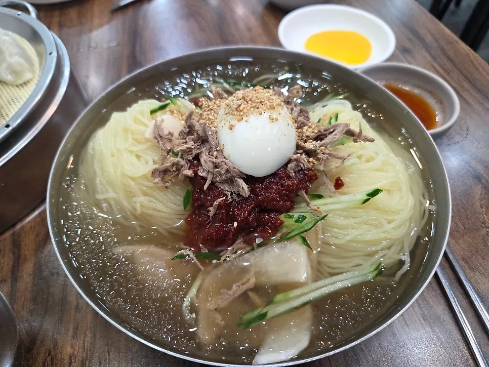 살얼음 육수의 물밀면 곱배기