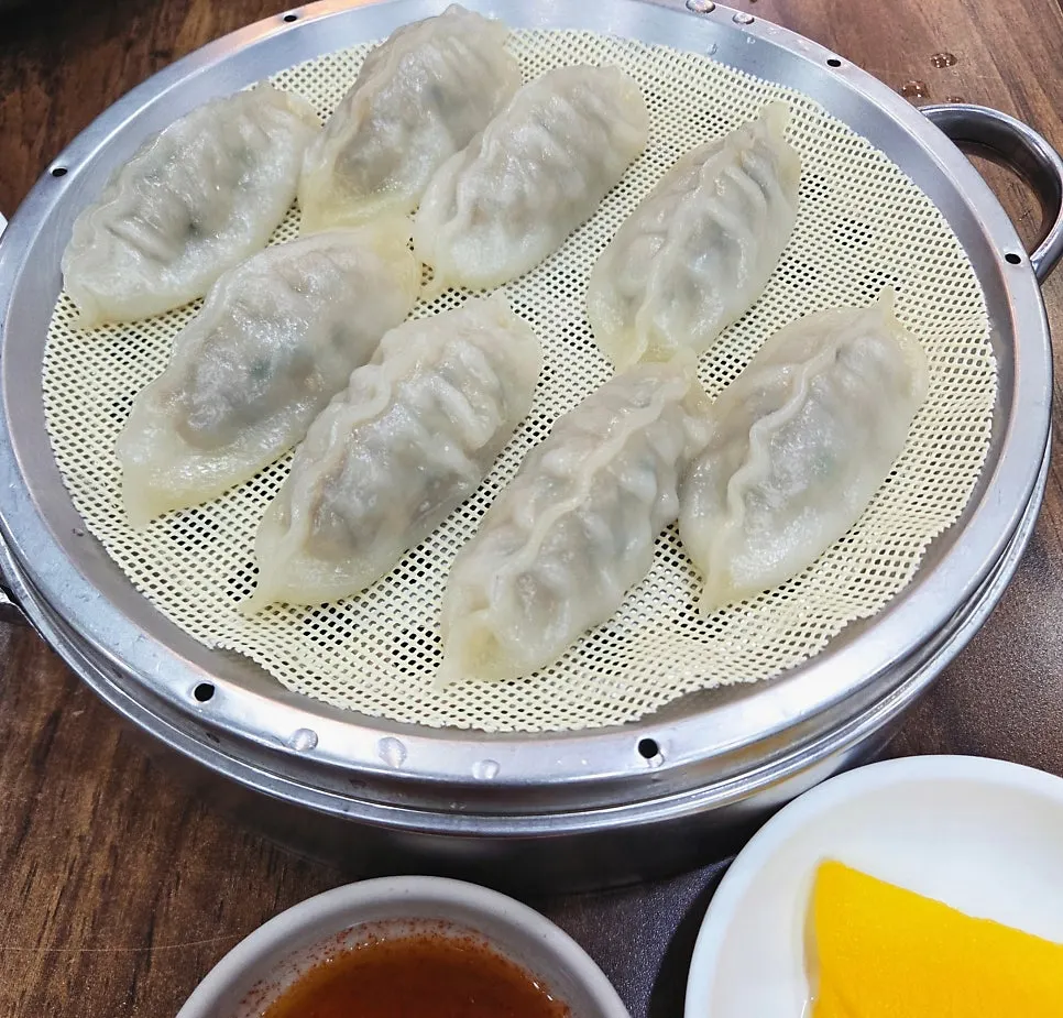 Mul-milmyeon and bibim-milmyeon set at Seomyeon Milmyeon