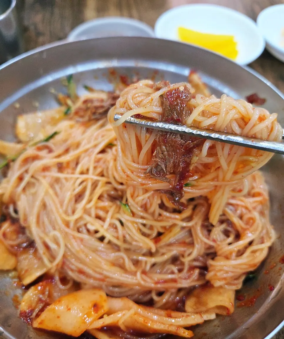 Milmyeon topped with hand-torn garnish