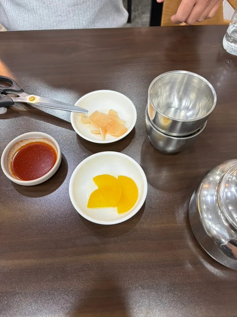 비빔밀면에 냉육수를 넣어 비빈 물비빔