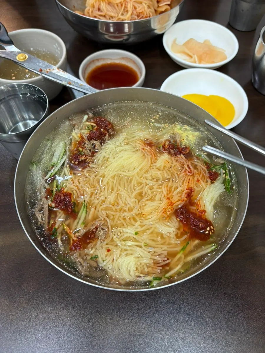 피가 쫄깃한 서면밀면 만두