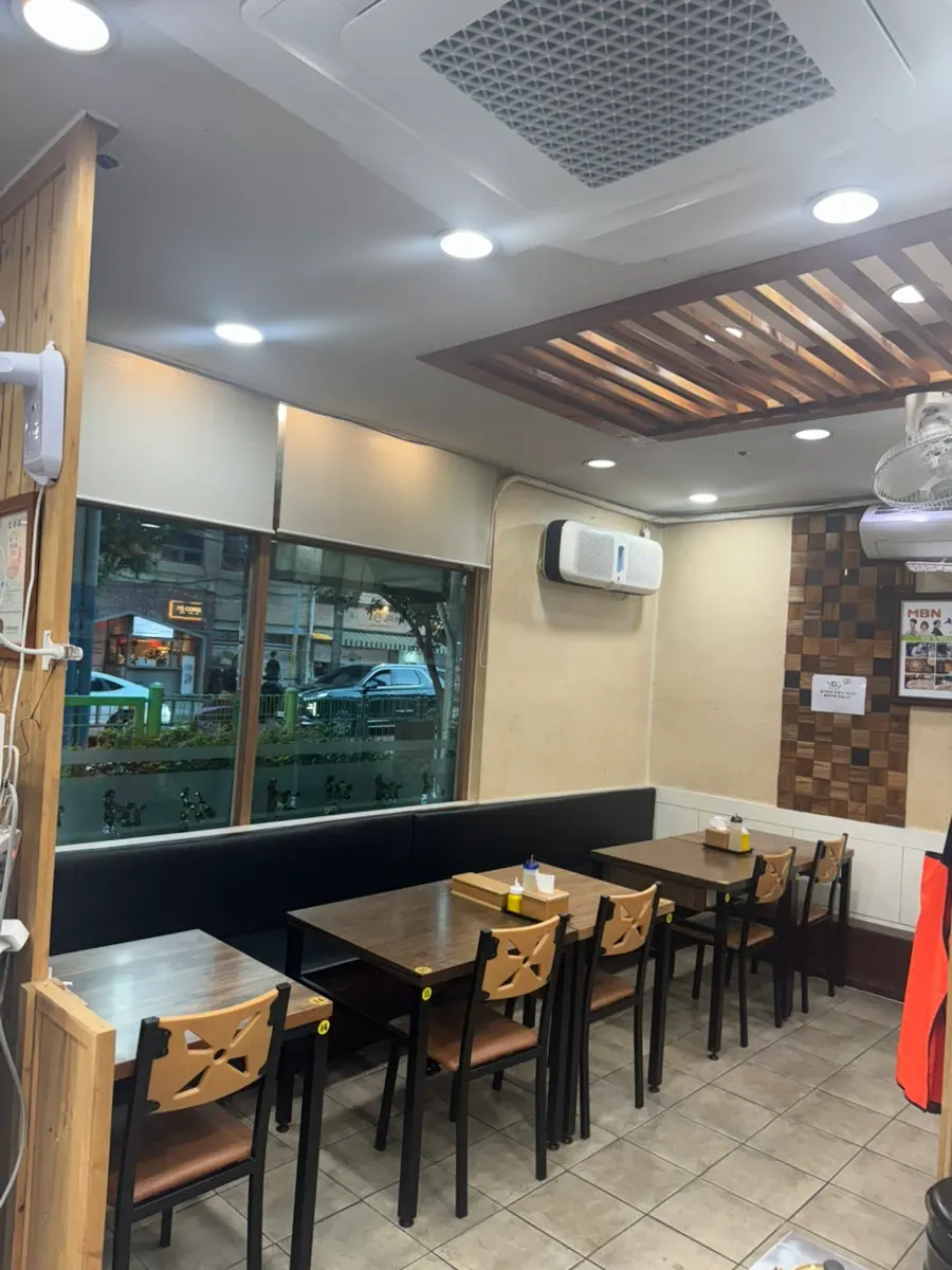 Picking up a dumpling during the meal at Seomyeon Milmyeon
