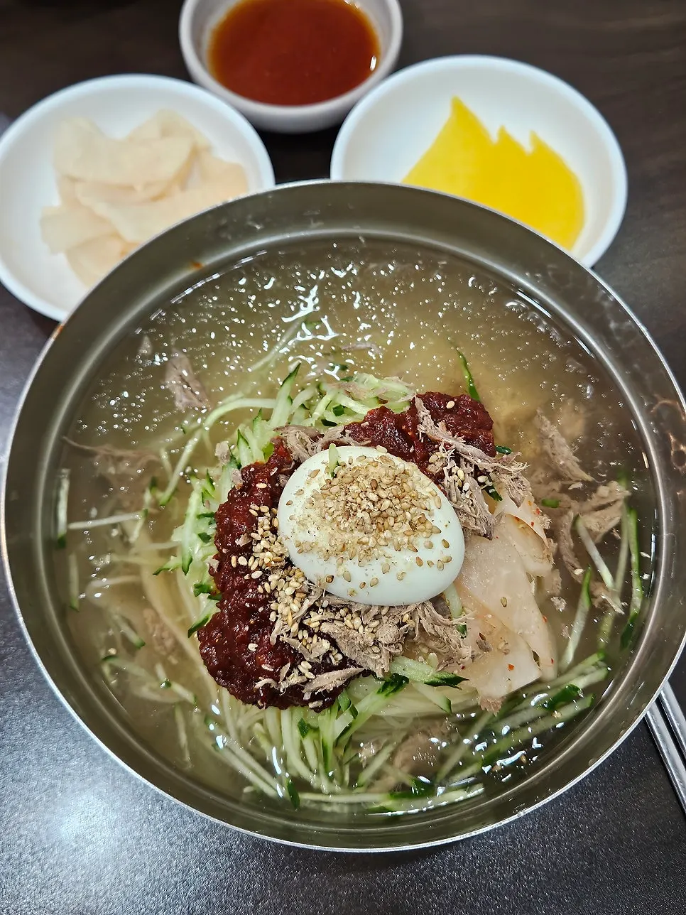양념장 섞기 전 차가운 냉육수