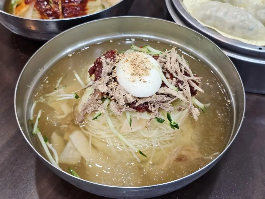 Mul-milmyeon with toppings in clear broth