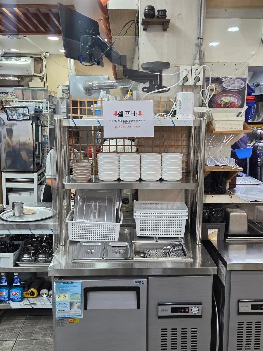 ソミョンミルミョンのテーブルに置かれたミルミョン