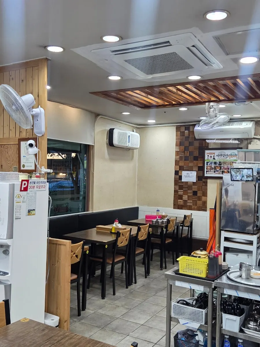 ソミョンミルミョン店内とテーブル