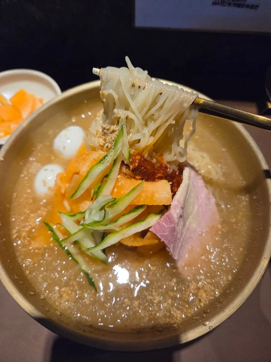 Water milmyeon and spicy mixed milmyeon ordered at Sanbandeul Pork Gukbap