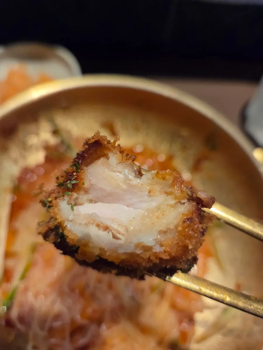 Set meal for enjoying pork soup and fried chicken together