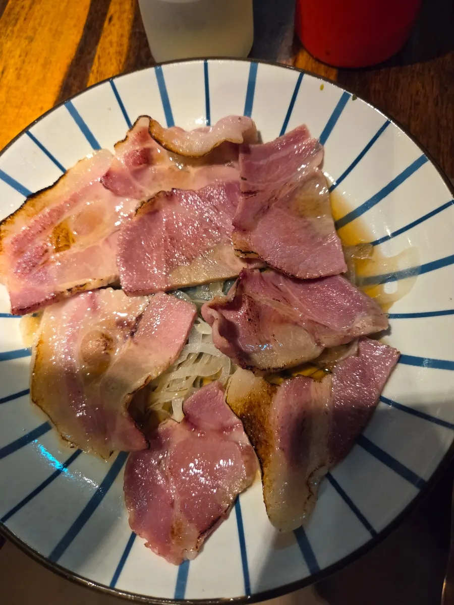 Small charcoal-grilled boiled pork sampler