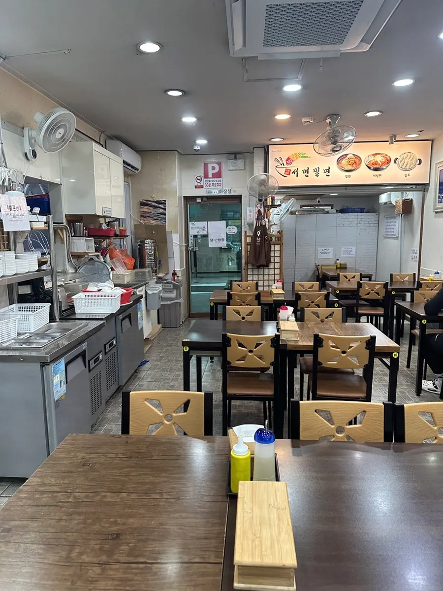 Kiosk untuk pesan sebelum masuk