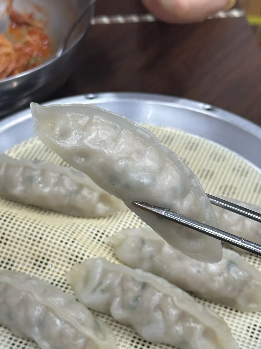 Mandu daging yang dibelah dua