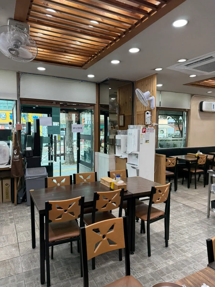Utensil corner at the Seomyeon Milmyeon self-service bar