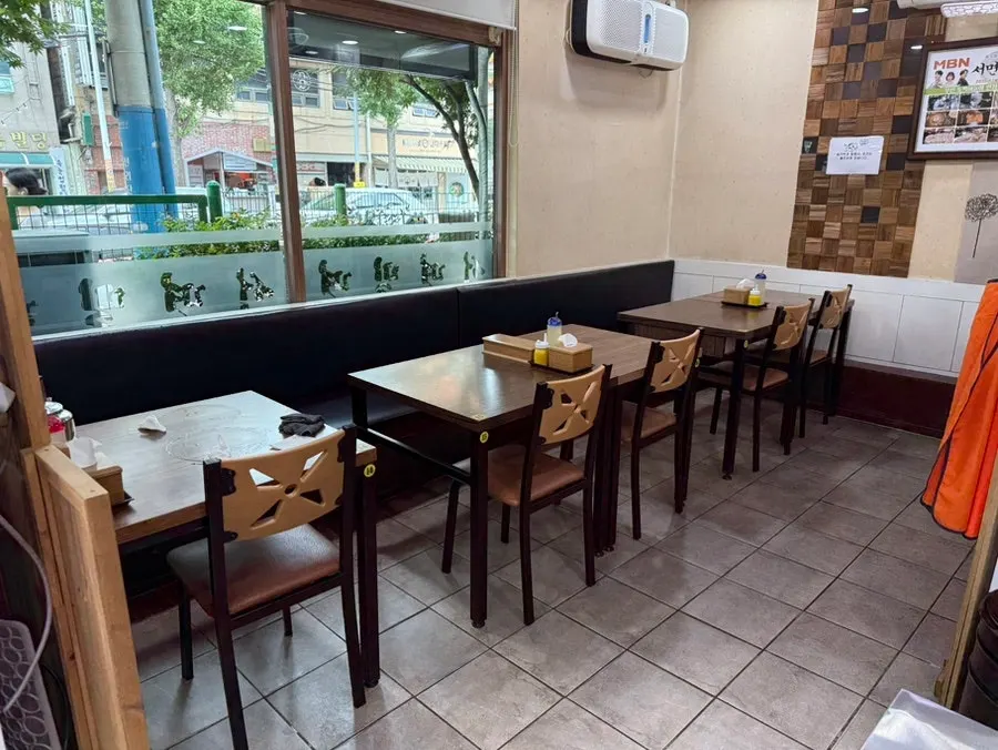 Full view of the Seomyeon Milmyeon self-service bar