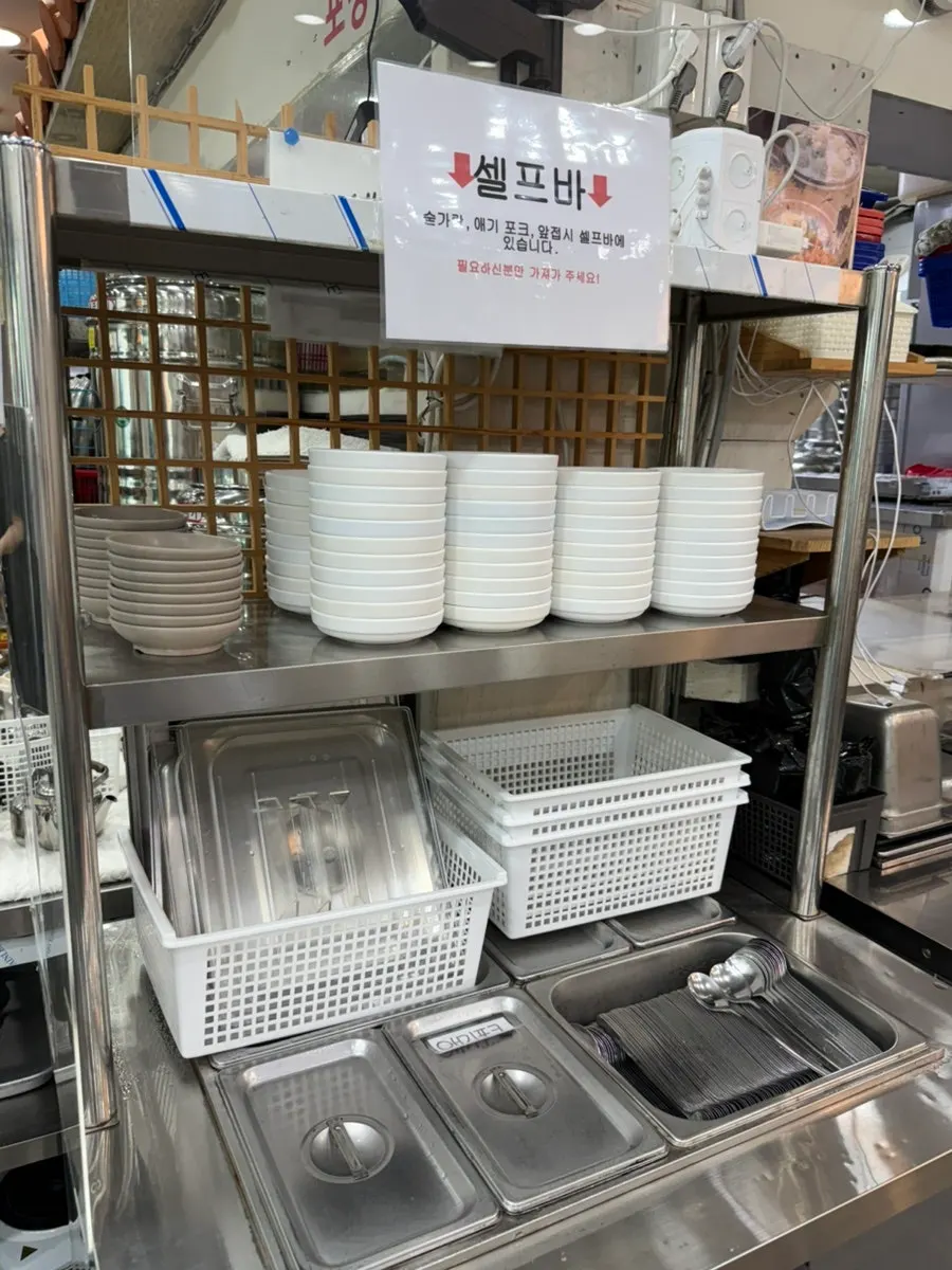 Self bar and luggage storage space at Seomyeon Milmyeon