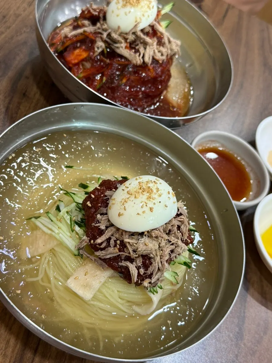 Close-up of Seomyeon Milmyeon water milmyeon sprinkled with sesame seeds