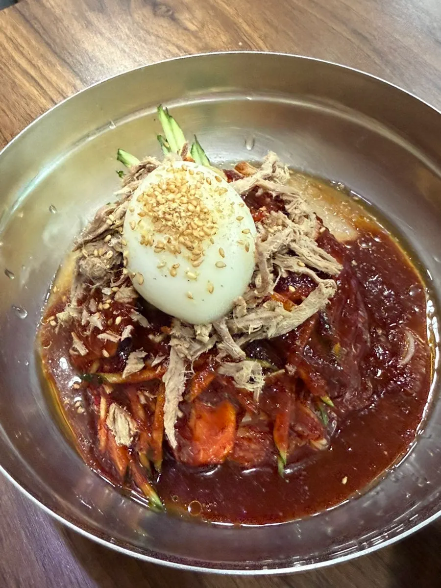 Glossy sauce on Seomyeon Milmyeon's bibim milmyeon