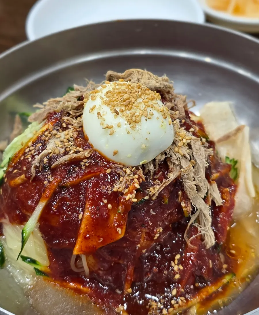 Bibim milmyeon phủ sốt trộn đặc chế