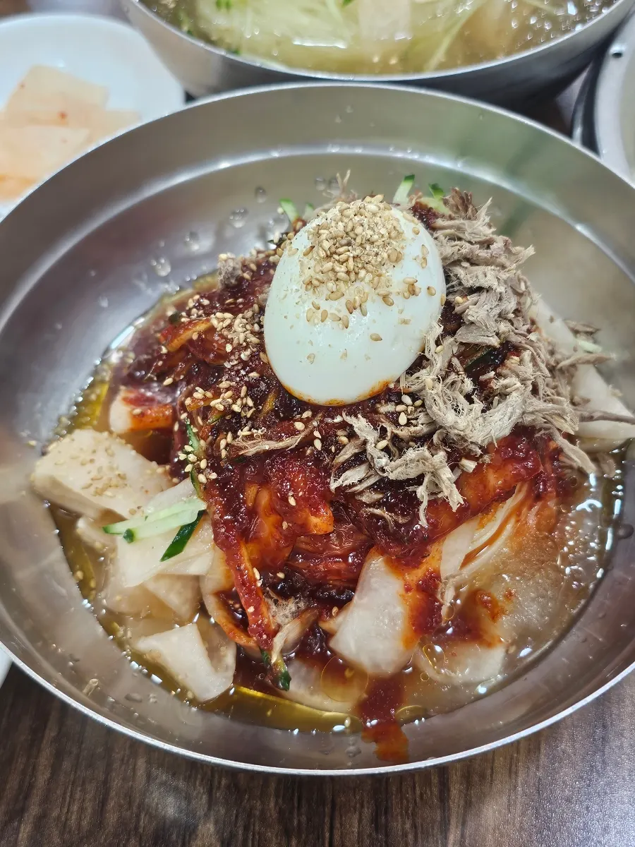 Mul-milmyeon broth mixed with seasoning sauce