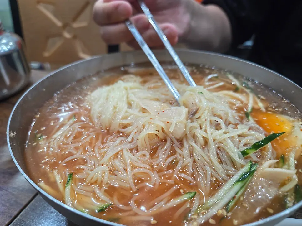 Mul-milmyeon served together with dumplings