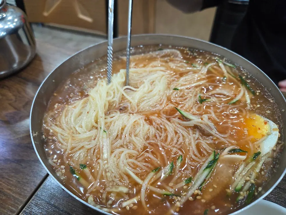 A full bowl of Seomyeon Milmyeon's mul-milmyeon