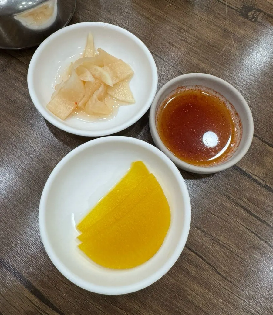 단무지와 무생채 기본 반찬 상차림