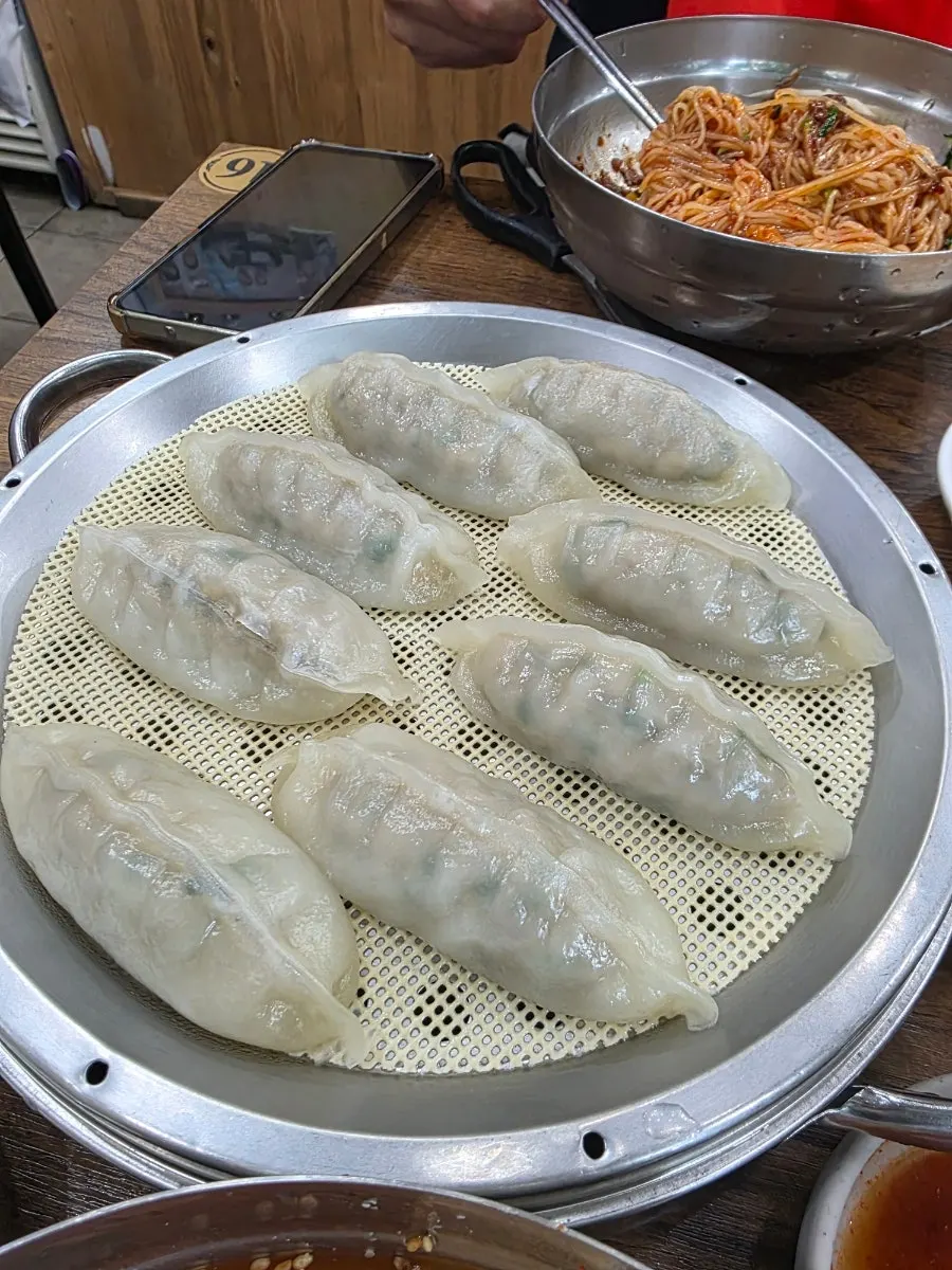 Plato de mandu de Seomyeon Milmyeon
