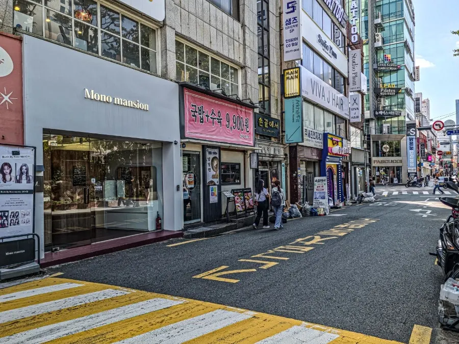 Sanbandeul location near Jeonpo Café Street