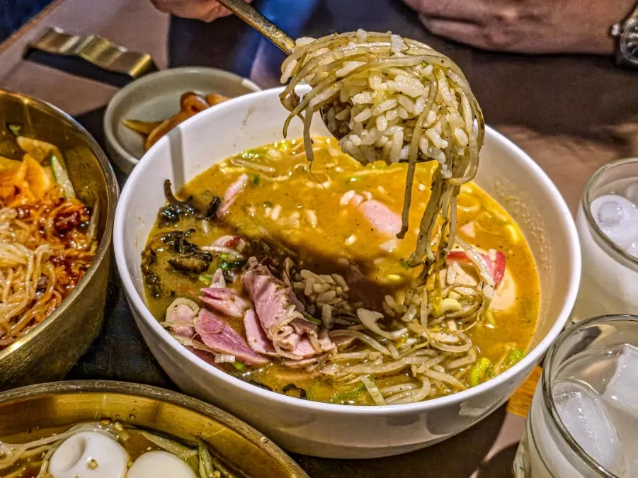 Pork gukbap with bean sprouts and meat