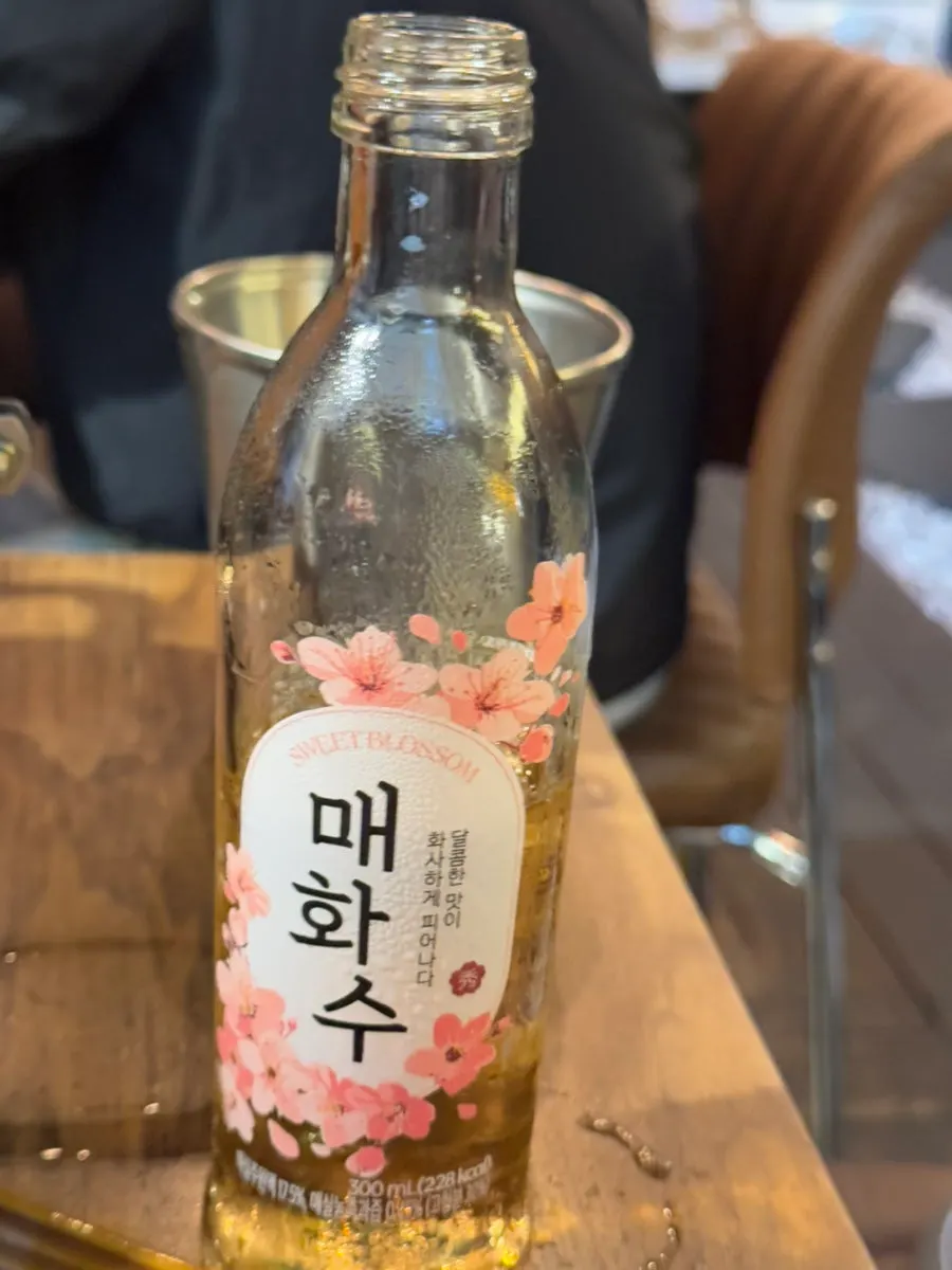 A glass of Mokhwa Silbi's maehwasu