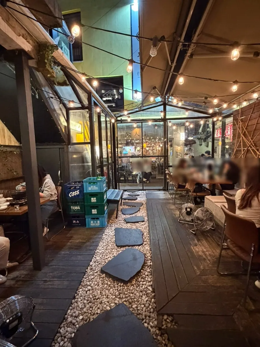 Table seating inside Mokhwa Silbi
