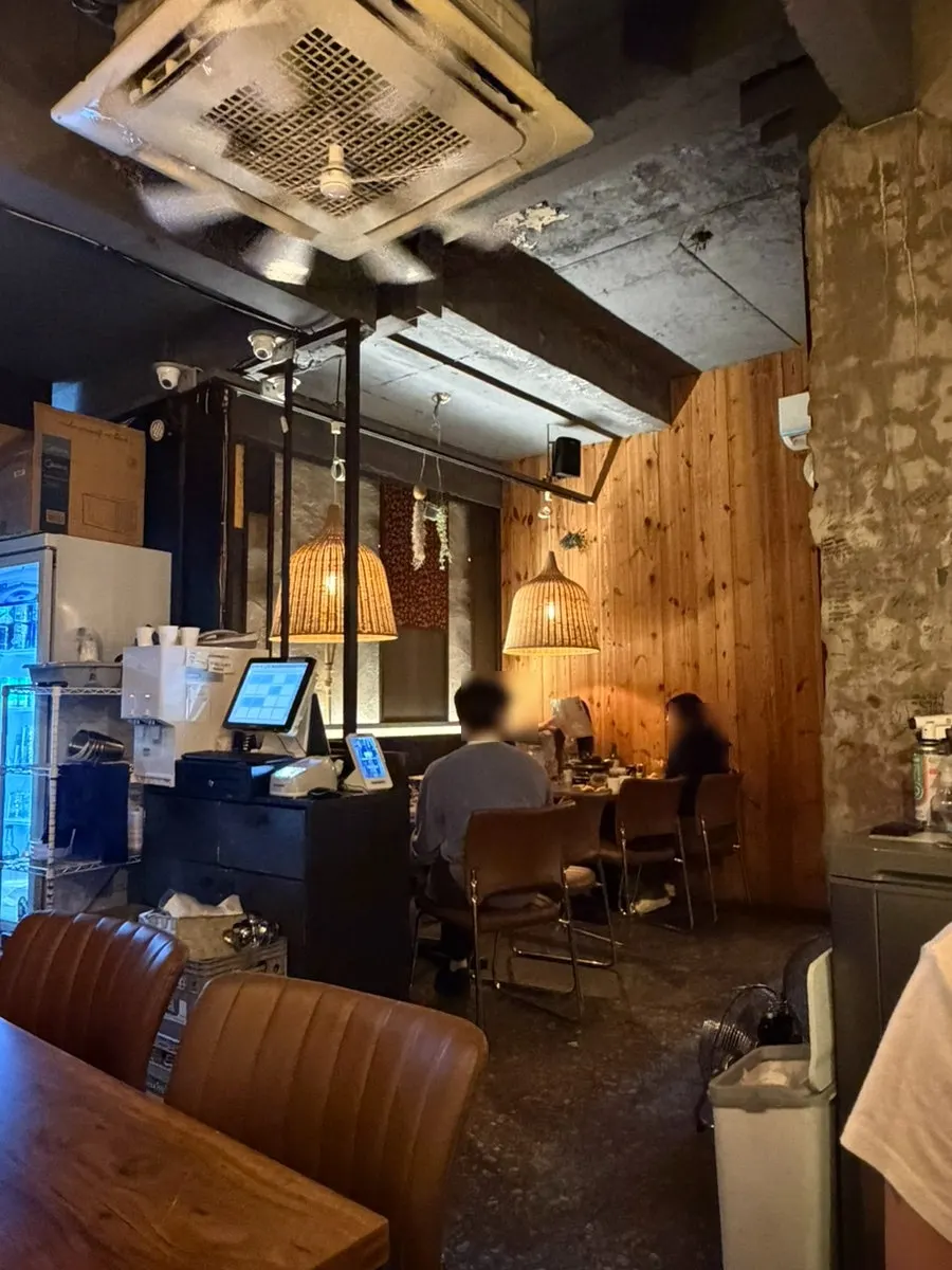 Interior decor and lighting at Mokhwa Silbi