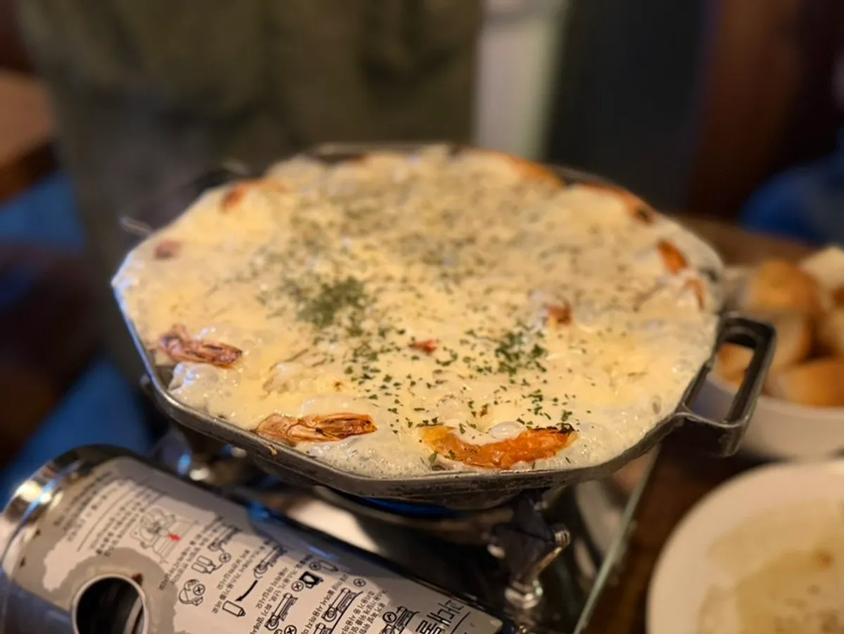 Cream cheese shrimp fondue with big shrimp