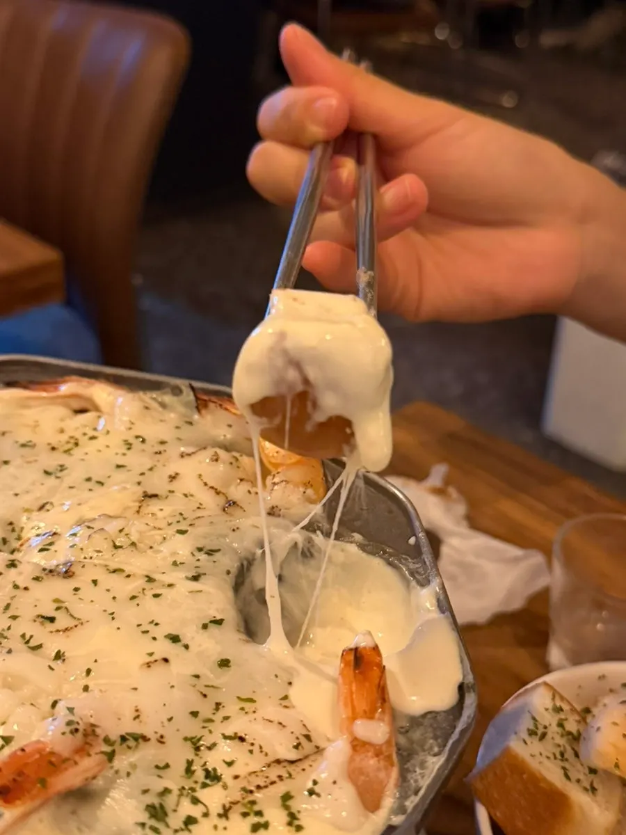 Cream cheese shrimp fondue with morning bread