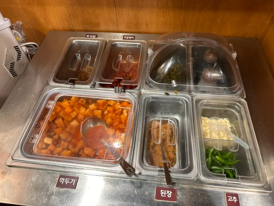 In-store screen showing preparation and takeout information