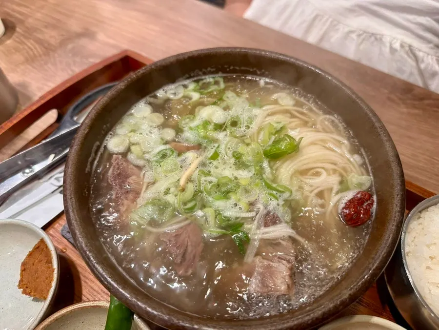 Gang Galbitang served in an earthenware pot