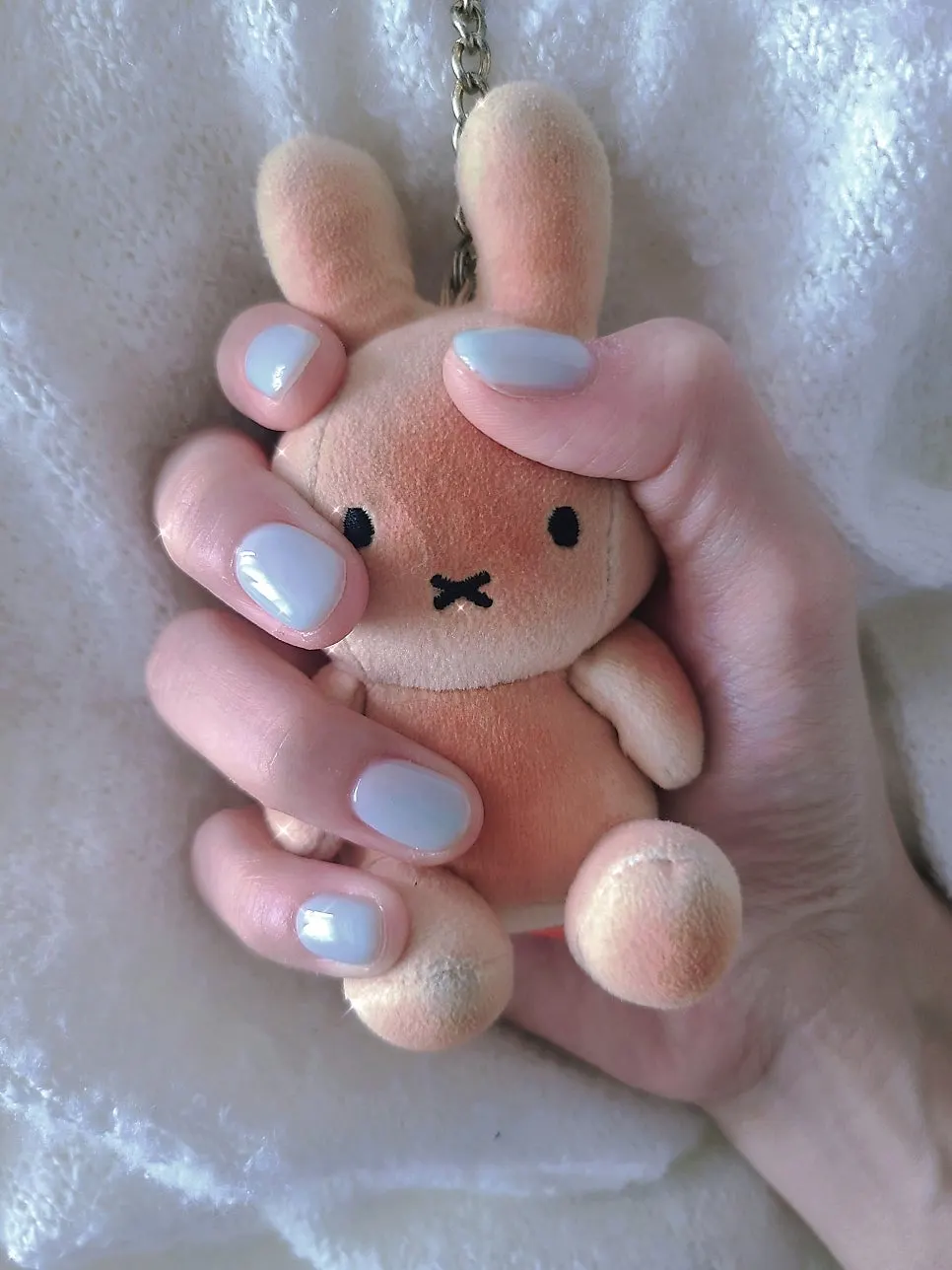 Neatly finished fingertips in mint one-color
