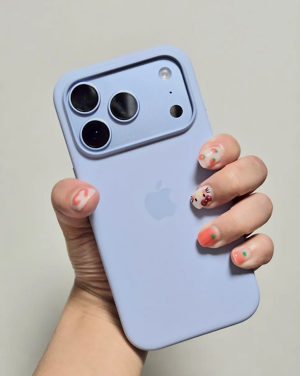 Nail design featuring the Hello Kitty character