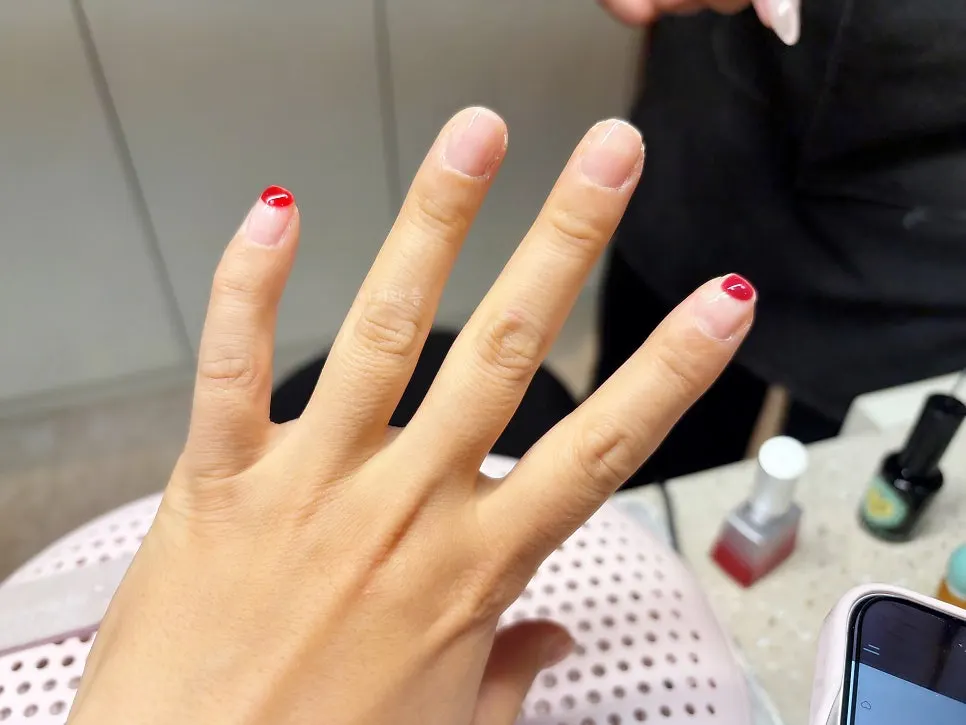 손에 직접 발라보는 젤 컬러 테스트