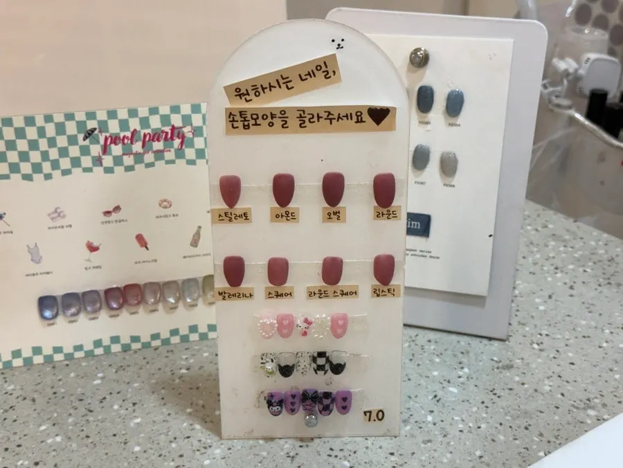 Spacious nail treatment table with lamp