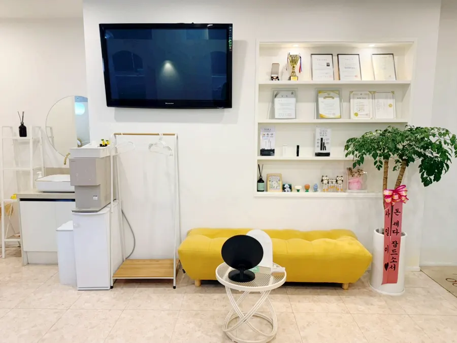 Brightly lit nail treatment area