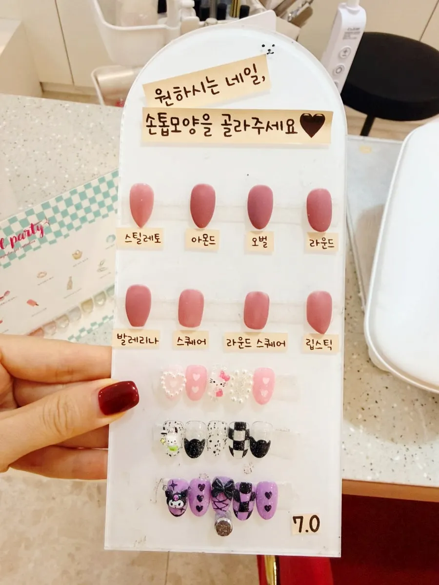 Nail art sample board for comparing designs