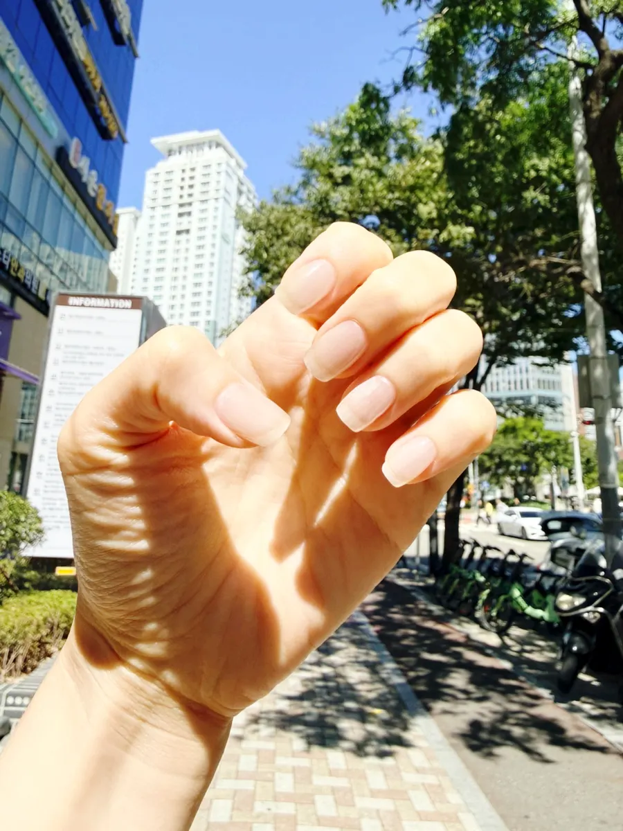 Close-up of magnetic gel with light gathered at nail center