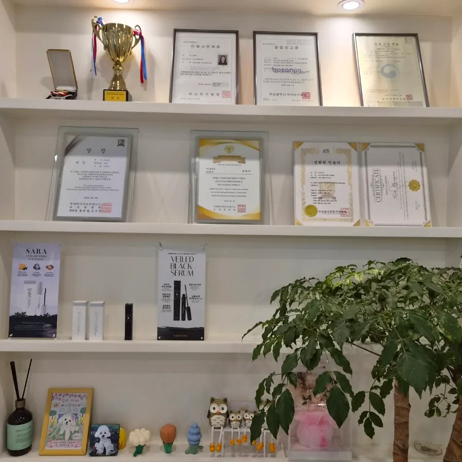 Interior of Jsu Beauty, which offers both nail and lash services