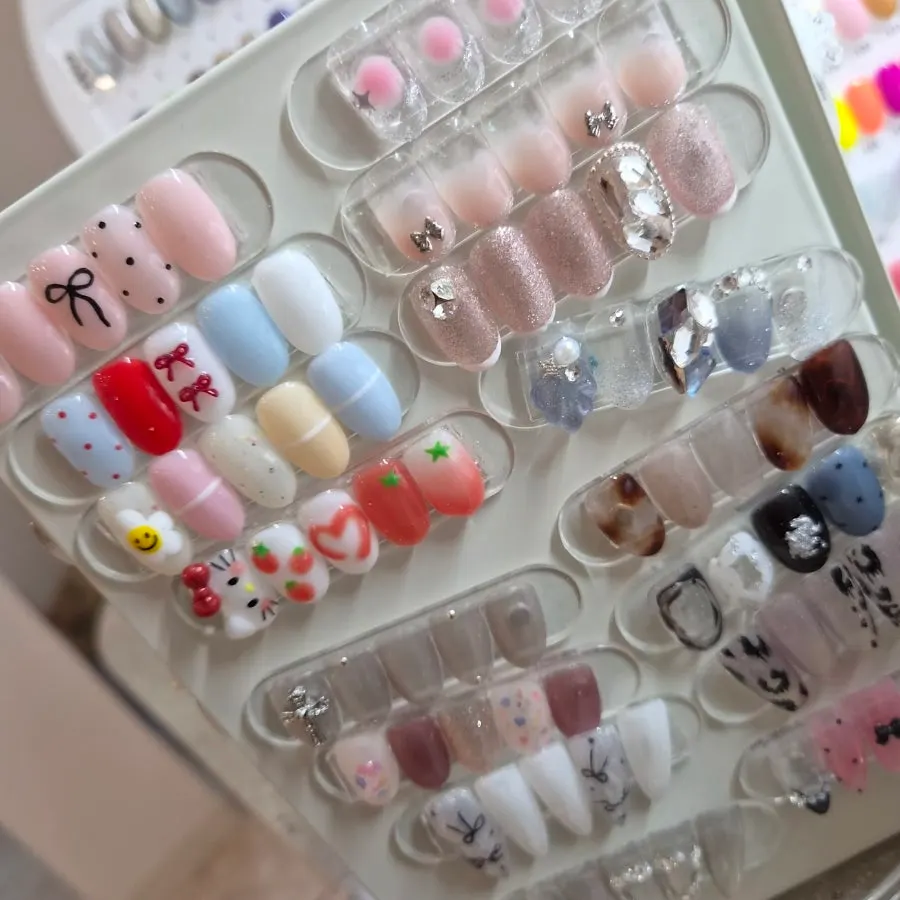 Guide to Jsu Beauty's monthly art designs